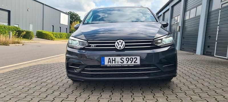 Grau Gebraucht 2016 VW Touran Highline Van / Kleinbus | 14.250 € (Fairer Preis) - Bild 1/4