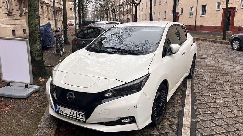 Gebraucht Nissan Leaf Tekna 110 kW (150 PS) 2023 Weiß Kleinwagen