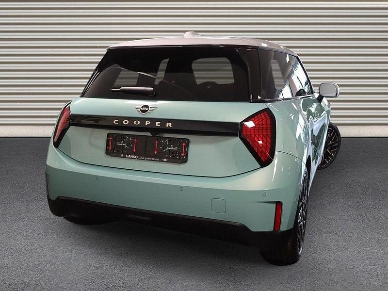 Second-hand Mini Cooper 135 kW (184 CP) 2024 Verde Hatchback