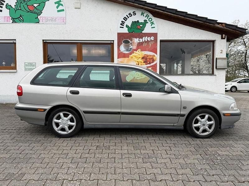 Gebraucht Volvo V40 140 PS (102 kW) 1997 Silber Kombi