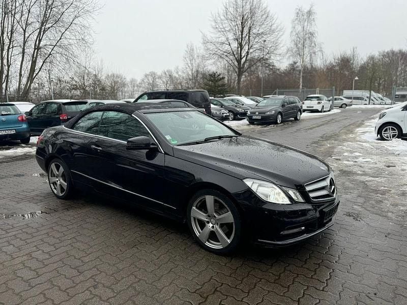 Gebraucht Mercedes E220 170 PS (125 kW) 2011 Schwarz Cabrio