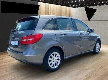 Gebraucht Mercedes B180 122 PS (89 kW) 2014 Grau Kleinwagen