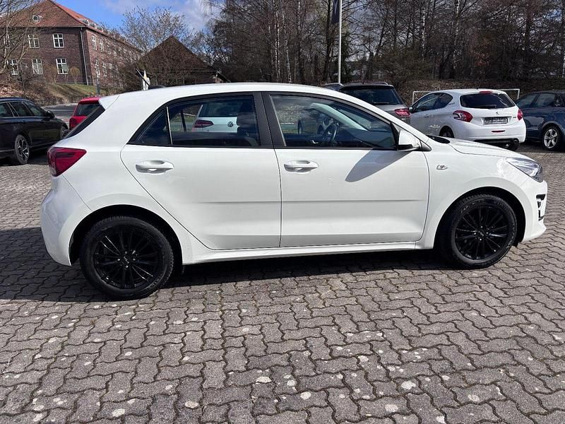 Gebraucht Kia Rio Edition 7 84 PS (61 kW) 2023 Weiß Limousine