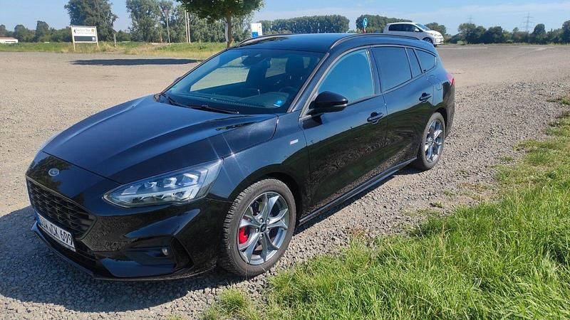 Schwarz Gebraucht 2020 Ford Focus ST-Line X Kombi | 18.800 € (Fairer Preis) - Bild 1/4