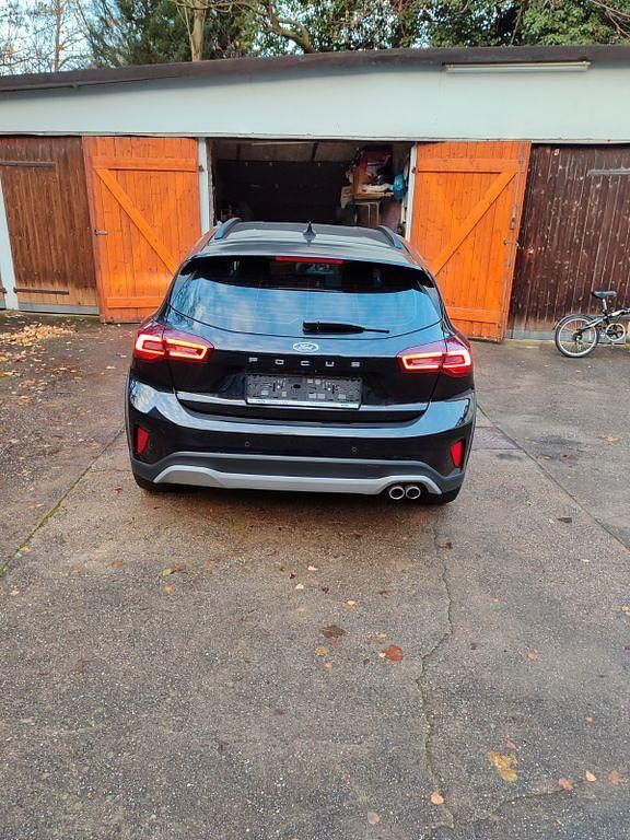 Usata Ford Focus Active 120 CV (88 kW) 2022 Nero Berlina