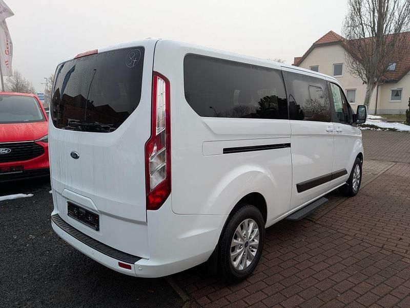 Gebraucht Ford Tourneo 131 PS (96 kW) 2020 Weiß Van / Kleinbus