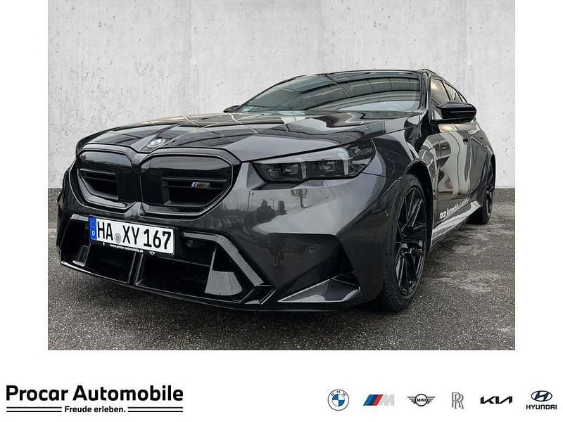 Fire red metallic Gebraucht 2025 BMW M5 Performance Kombi | 142.890 € (Fairer Preis) - Bild 1/4