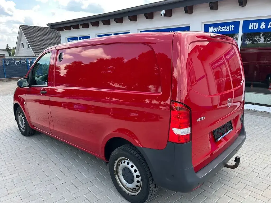Gebraucht Mercedes Vito 114 PS (83 kW) 2019 Rot Van