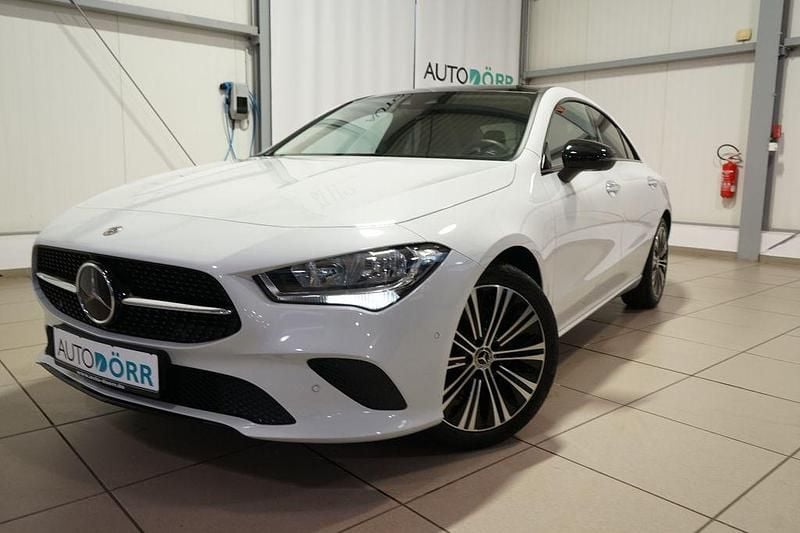 Weiß Gebraucht 2023 Mercedes CLA250 Limousine | 35.900 € (Fairer Preis) - Bild 1/4