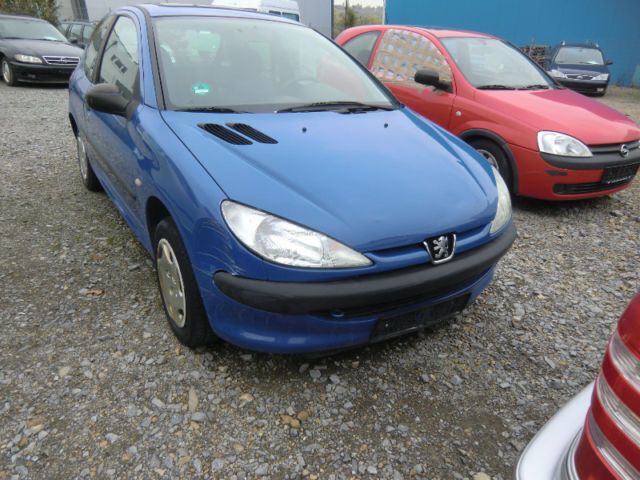 Gebraucht Peugeot 206 60 PS (44 kW) 2001 Blau Kleinwagen