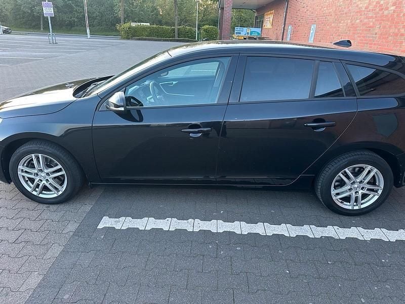 Second-hand Volvo V60 116 CP (85 kW) 2012 Negru Break