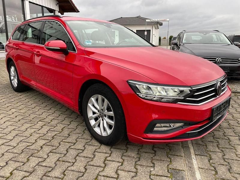 Gebraucht VW Passat Business 122 PS (89 kW) 2023 Rot Kombi