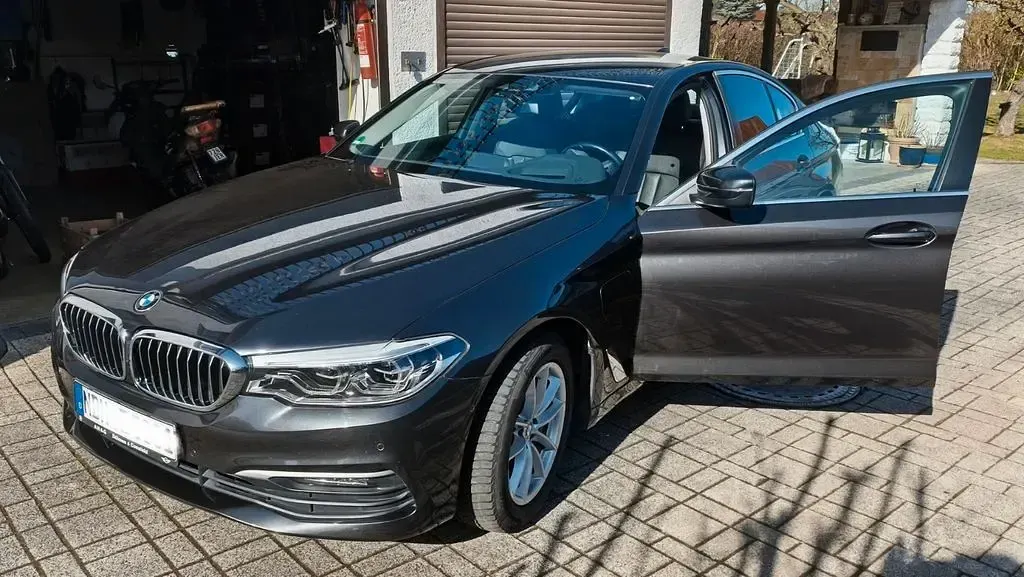 Second-hand BMW 530e iPerformance 252 CP (185 kW) 2020 Negru Berlinǎ