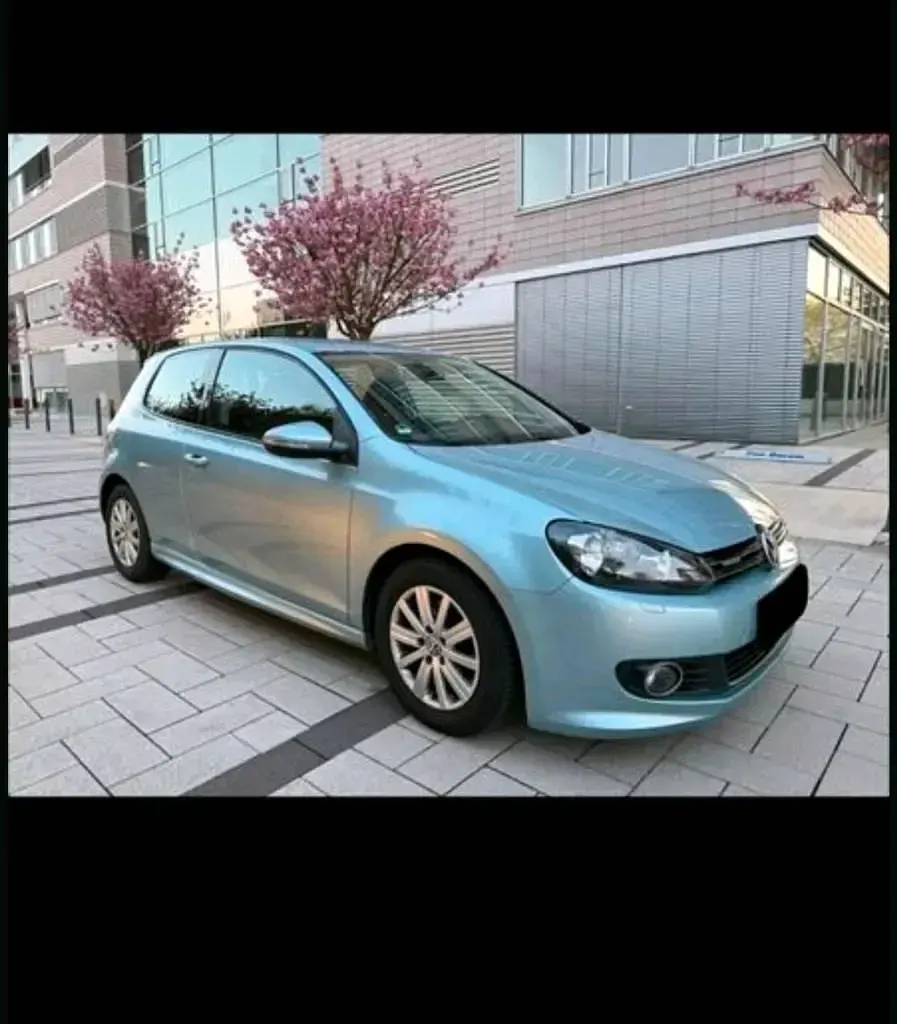 Gebraucht VW Golf VI 105 PS (77 kW) 2011 Blau Kleinwagen