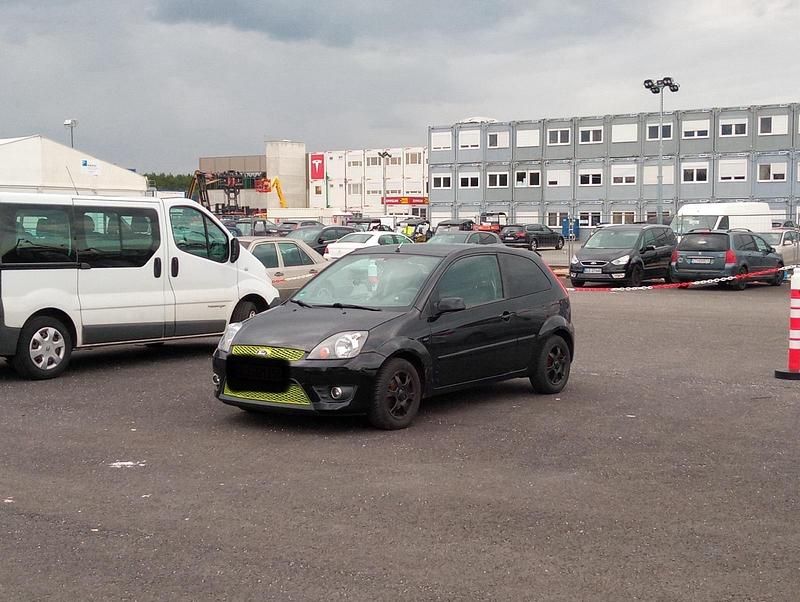 Schwarz Gebraucht 2007 Ford Fiesta Kleinwagen | 900 € (Guter Preis) - Bild 1/4