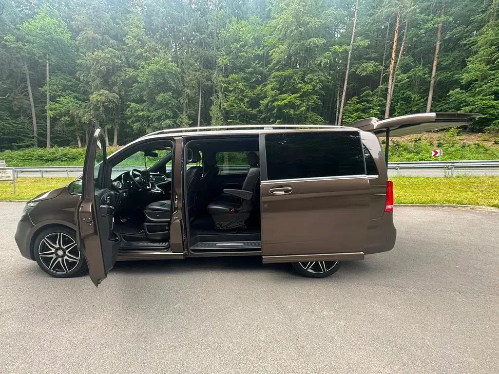 Gebraucht Mercedes V250 Avantgarde Edition 190 PS (139 kW) 2017 Braun Van / Kleinbus