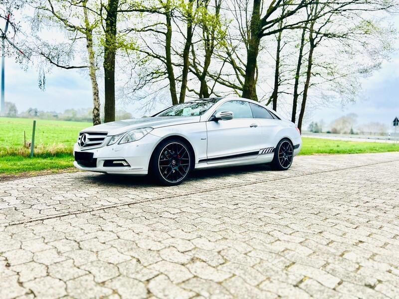 Silber Gebraucht 2009 Mercedes E350 Coupé | 15.999 € (Teuer) - Bild 1/4
