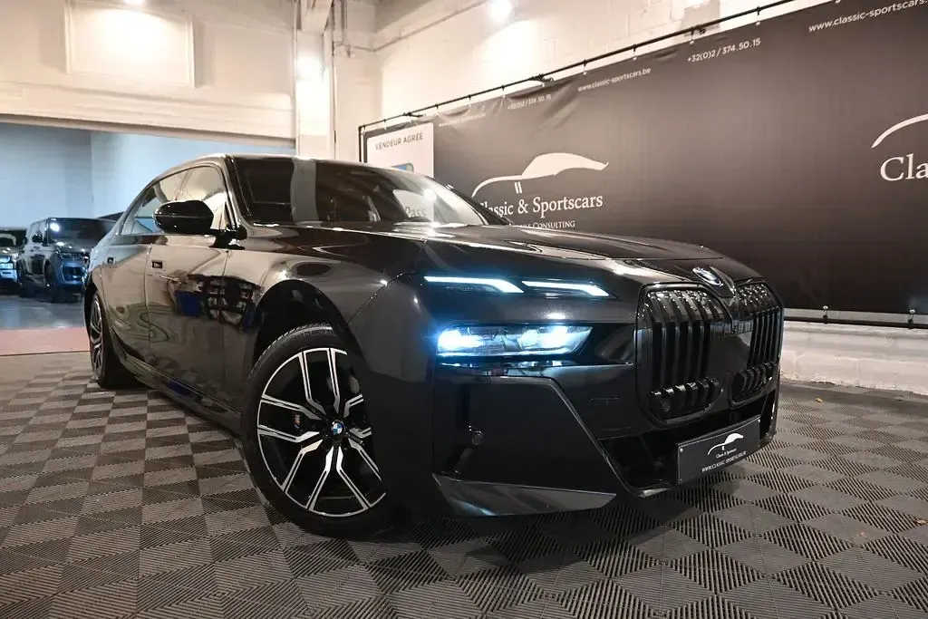 Gebraucht BMW 750e M Sport 489 PS (359 kW) 2024 Schwarz Limousine