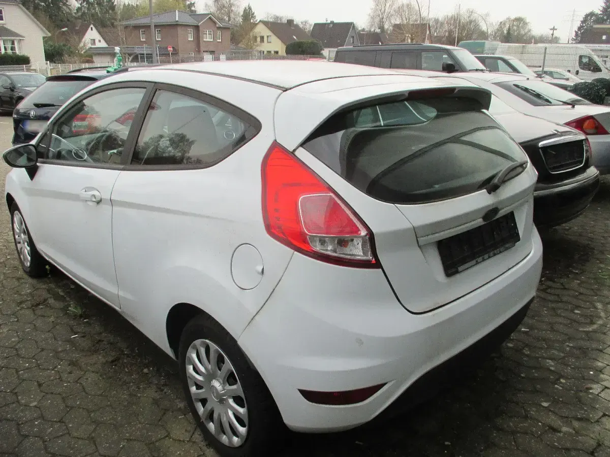 Gebraucht Ford Fiesta Trend 97 PS (71 kW) 2017 Weiß Limousine