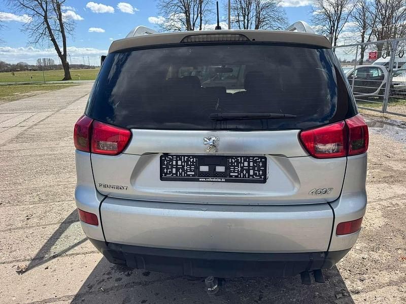 Gebraucht Peugeot 4007 Sport 156 PS (114 kW) 2008 Lackierung grau cool silver SUV