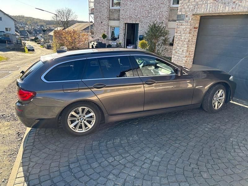 Gebraucht BMW 520 184 PS (135 kW) 2011 Braun Kombi