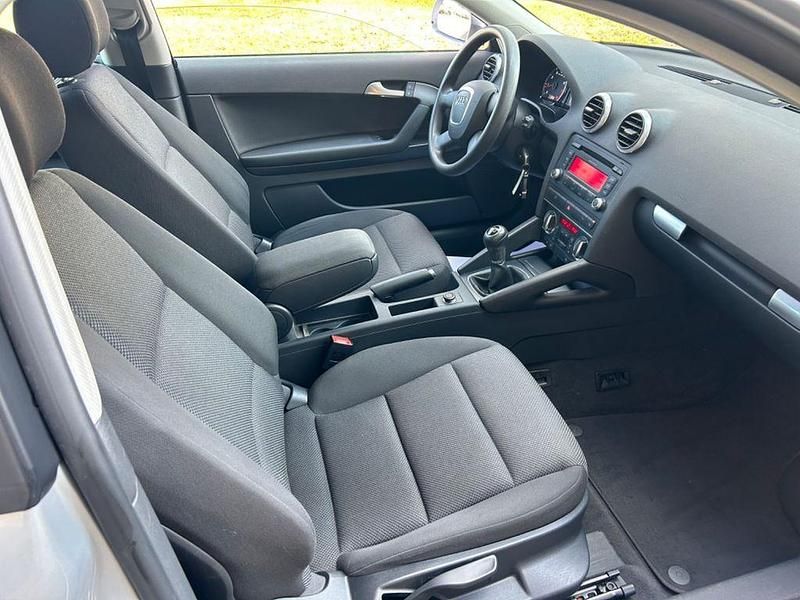 Gebraucht Audi A3 Attraction 102 PS (75 kW) 2009 Silber Kleinwagen