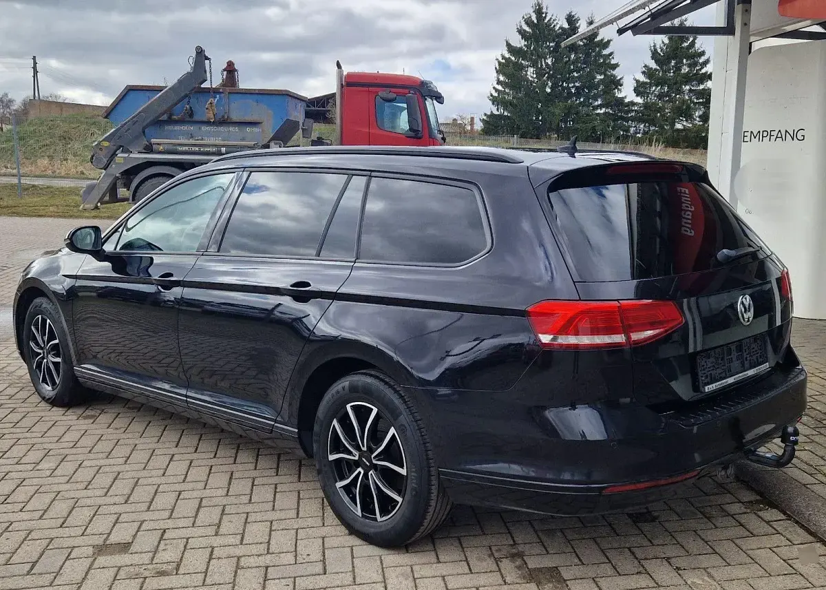 Gebraucht VW Passat Trendline 150 PS (110 kW) 2019 Schwarz Kombi