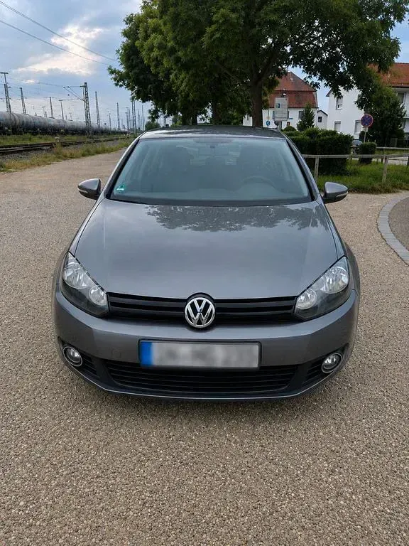Gebraucht VW Golf VI Comfortline 105 PS (77 kW) 2010 Grau Kleinwagen