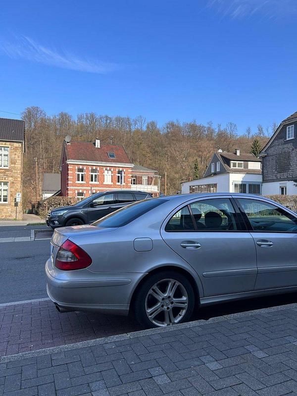 Gebraucht Mercedes E280 190 PS (139 kW) 2007 Silber Limousine
