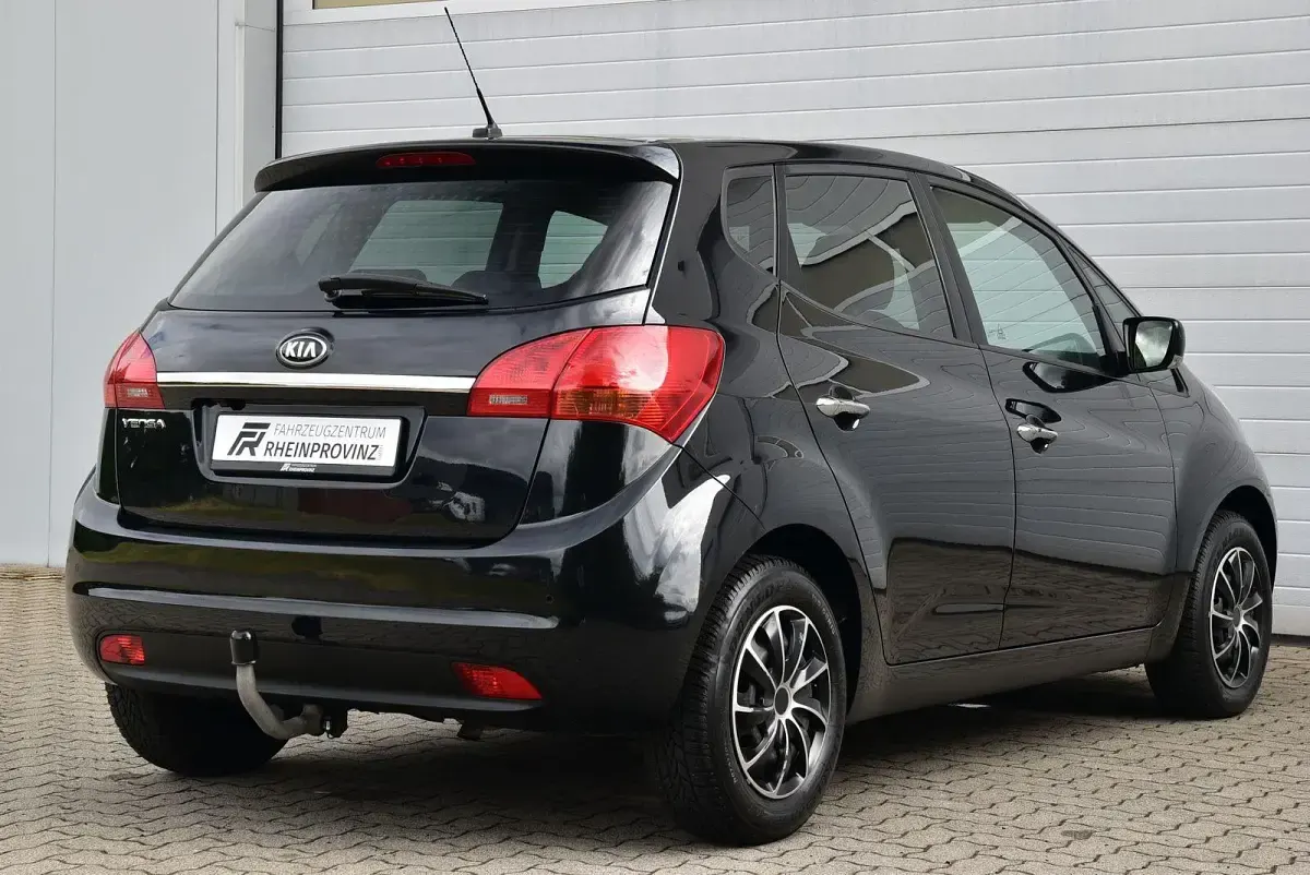 Gebraucht Kia Venga Spirit 125 PS (91 kW) 2015 Schwarz Kleinwagen