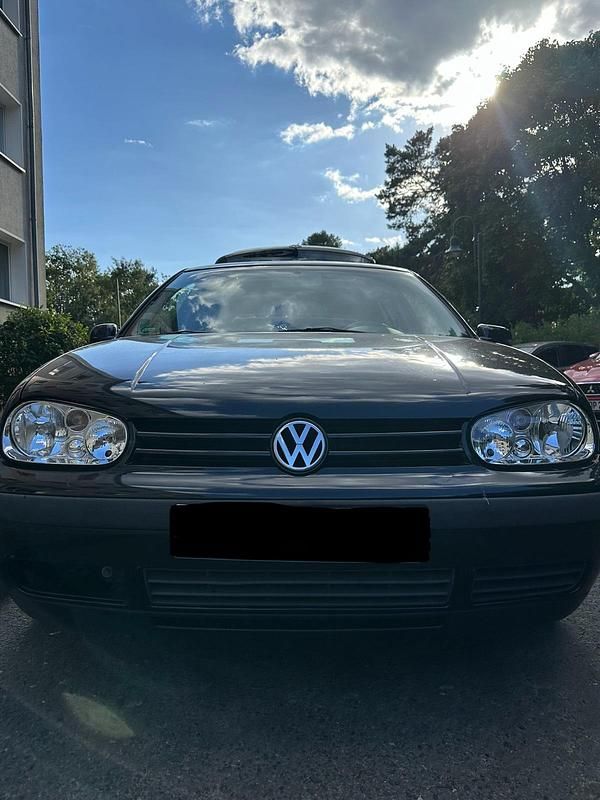 Schwarz Gebraucht 2002 VW Golf IV Kleinwagen | 2.800 € - Bild 1/4