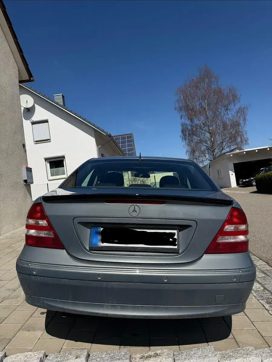 Gebraucht Mercedes C180 Elegance 143 PS (105 kW) 2006 Grau Limousine