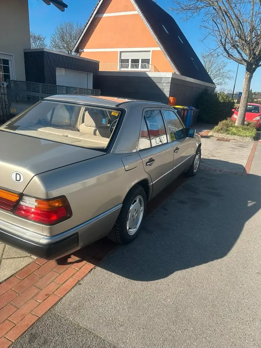 Usata Mercedes E250 94 CV (69 kW) 1991 Beige Berlina