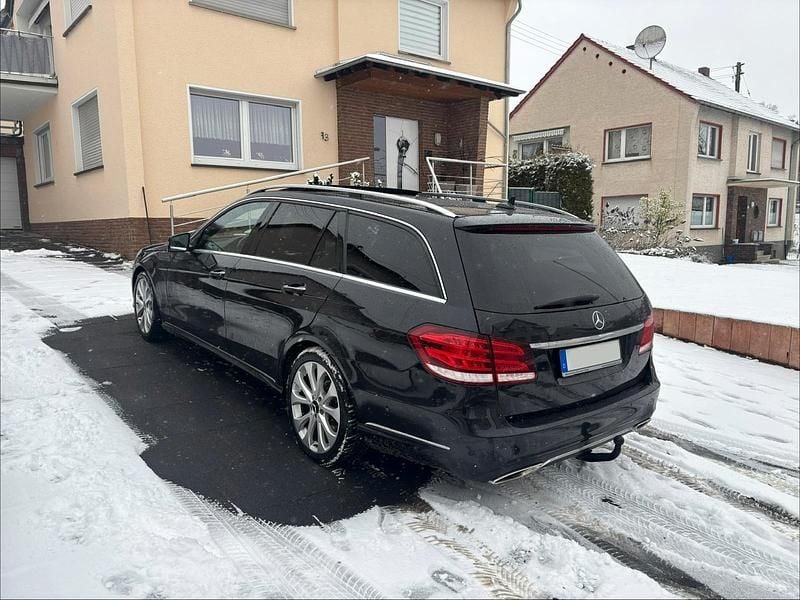 Gebraucht Mercedes E300 Avantgarde 231 PS (169 kW) 2015 Schwarz Kombi