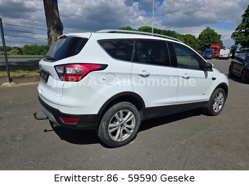 Gebraucht Ford Kuga Titanium 150 PS (110 kW) 2019 Weiß SUV