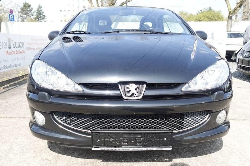 Gebraucht Peugeot 206 CC 109 PS (80 kW) 2003 Schwarz Cabrio