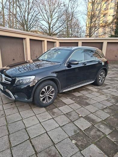 Schwarz Gebraucht 2017 Mercedes GLC250 SUV | 20.900 € (Superpreis) - Bild 1/4