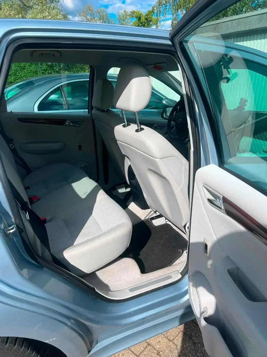 Gebraucht Mercedes A180 109 PS (80 kW) 2011 Blau Kleinwagen