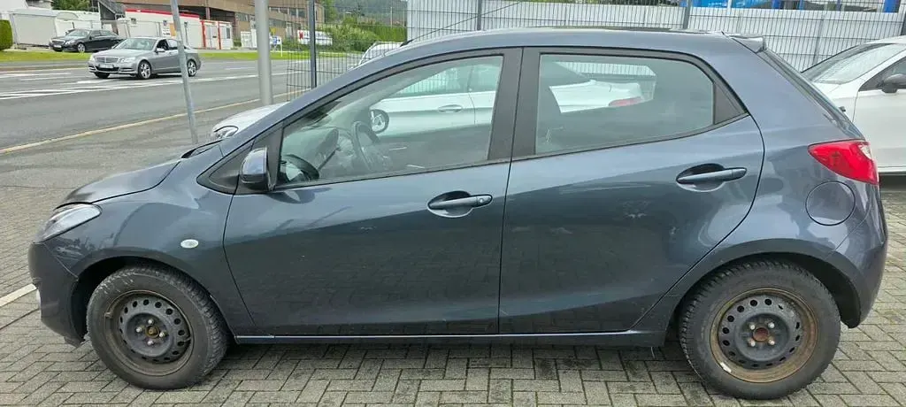 Gebraucht Mazda 2 Active 84 PS (61 kW) 2011 Grau Kleinwagen