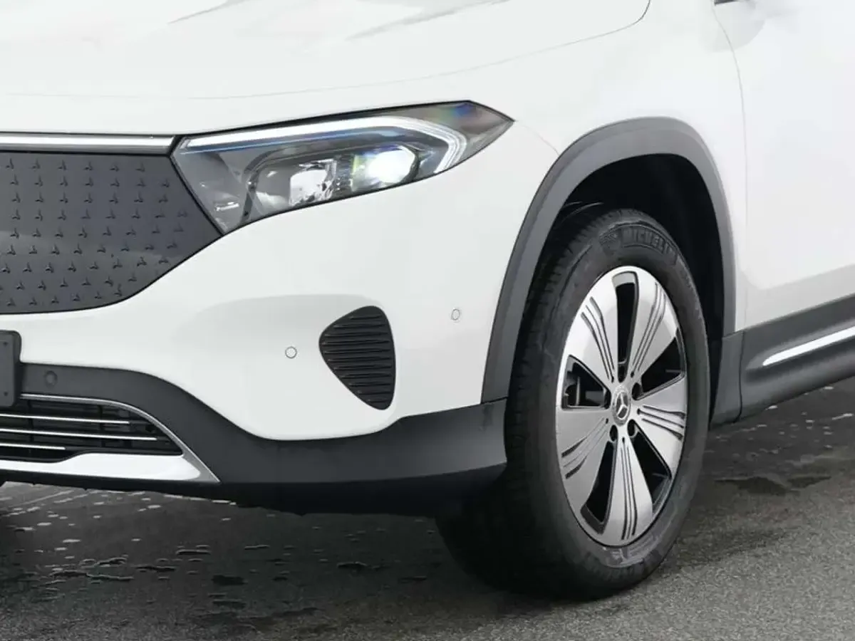 Gebraucht Mercedes EQB250+ Advanced 139 kW (190 PS) 2025 Unilack polarweiß SUV