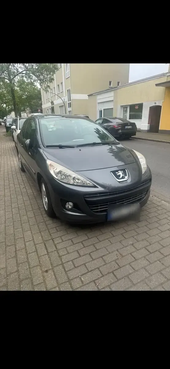 Gebraucht Peugeot 207 75 PS (55 kW) 2012 Grau Kleinwagen