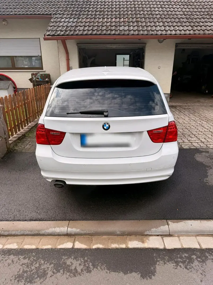Gebraucht BMW 320 184 PS (135 kW) 2010 Weiß Kombi