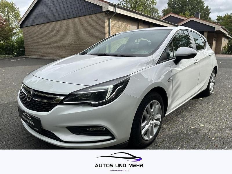 Weiß Gebraucht 2018 Opel Astra Edition Limousine | 8.199 € (Guter Preis) - Bild 1/4