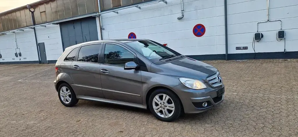 Gebraucht Mercedes B200 140 PS (102 kW) 2009 Grau Van / Kleinbus