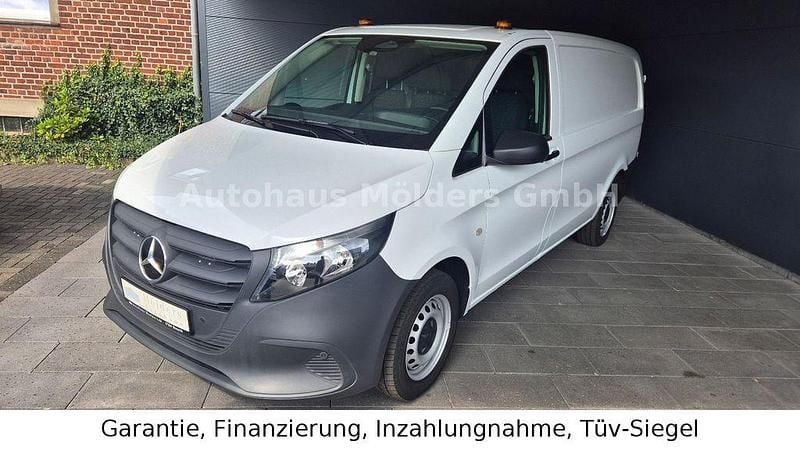 Weiß Gebraucht 2024 Mercedes Vito Van / Kleinbus | 31.850 € (Teuer) - Bild 1/4
