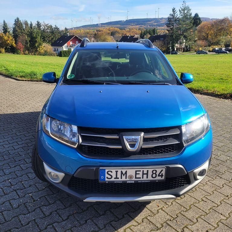 Blau Gebraucht 2015 Dacia Sandero Prestige SUV | 5.900 € (Fairer Preis) - Bild 1/4