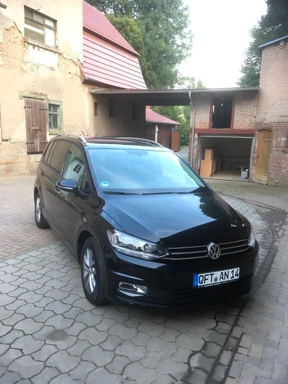 Schwarz Gebraucht 2016 VW Touran Comfortline Van / Kleinbus | 15.499 € (Fairer Preis) - Bild 1/4