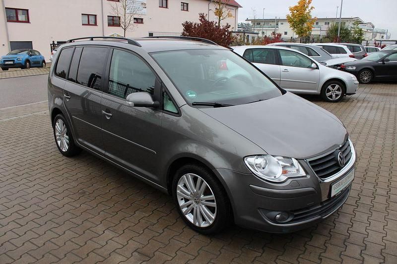 Grau Gebraucht 2009 VW Touran United Van / Kleinbus | 2.600 € (Superpreis) - Bild 1/4