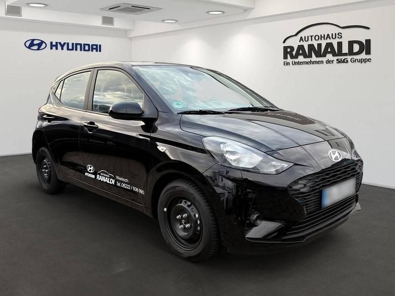Gebraucht Hyundai i10 Select 63 PS (46 kW) 2025 Schwarz Kleinwagen