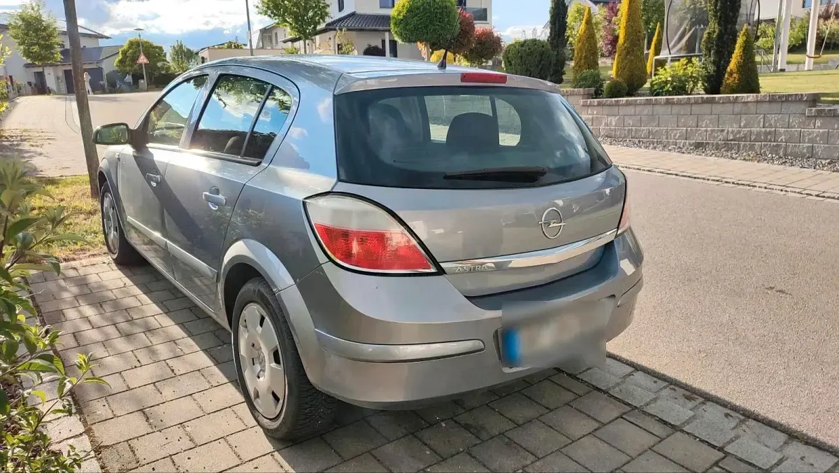 Gebraucht Opel Astra 90 PS (66 kW) 2005 Grau Limousine